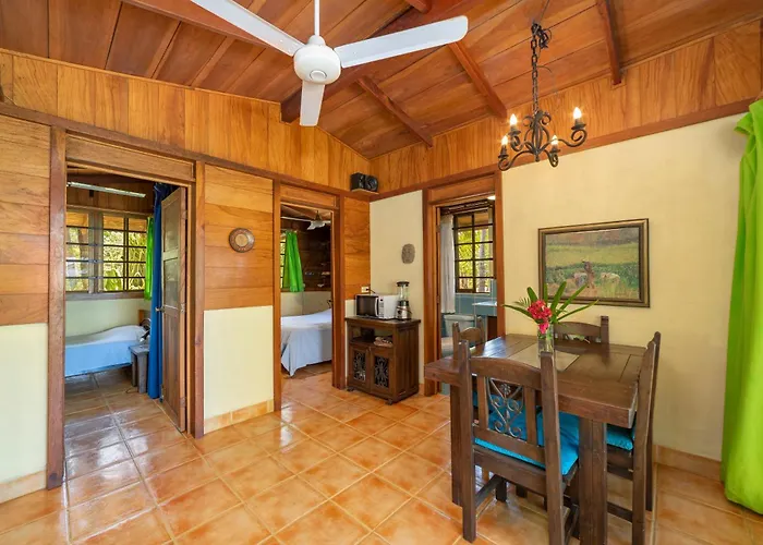 Casas Pelicano Playa Junquillal