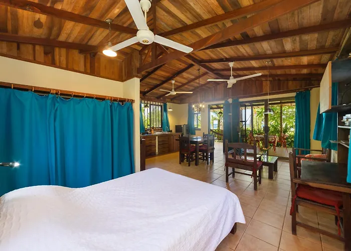 Casas Pelicano Lodge